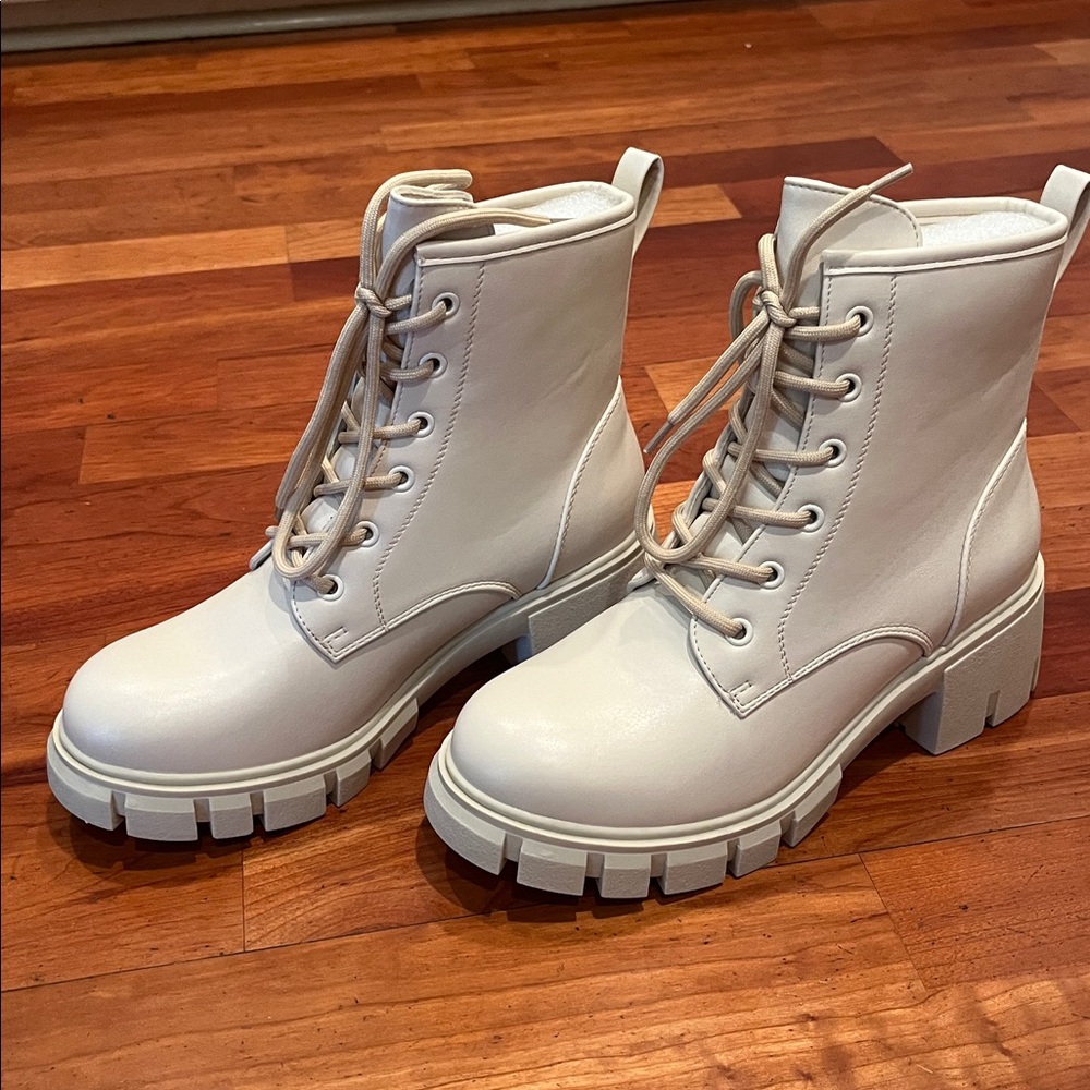 NWT Cream Combat Boots, Lace Up with Chunky Heel